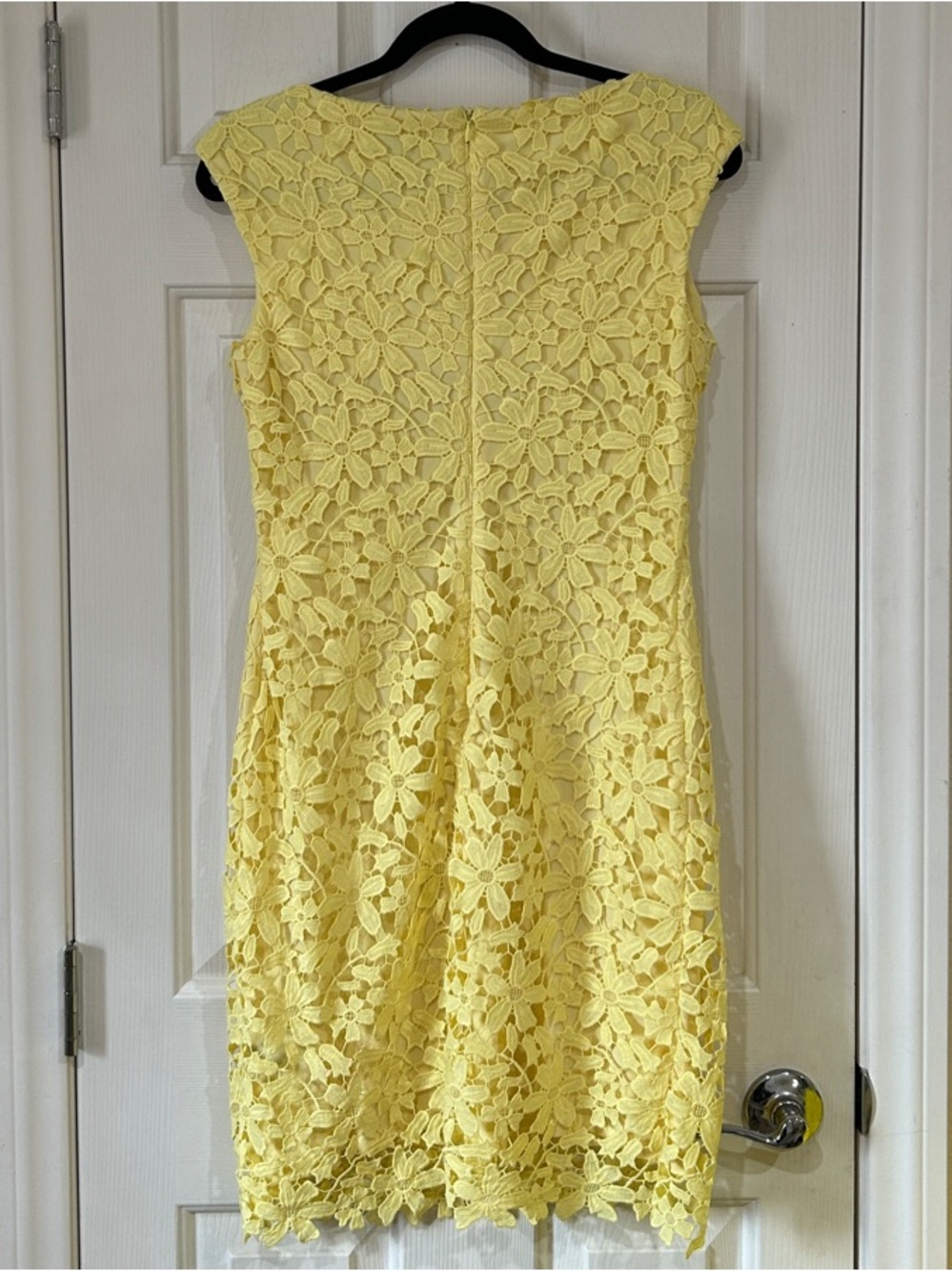 Lauren Ralph Lauren Yellow Floral Guipure Lace Sheath Dress - Size 6 - Picture 4 of 8